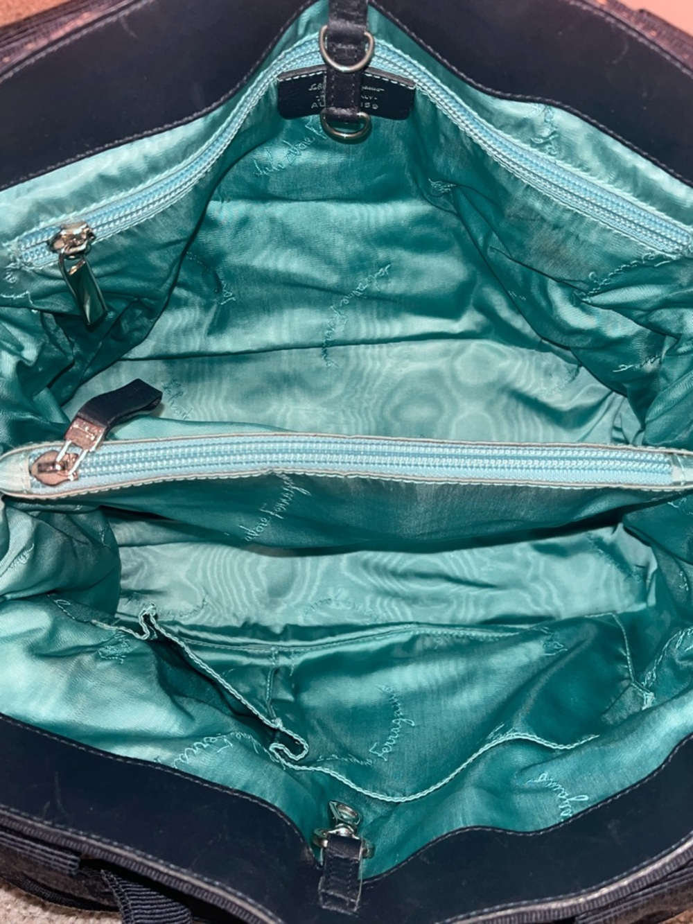 RARE Salvatore Ferragamo Ruffled Gancini W/Ferragamo Bow - Picture 11 of 12
